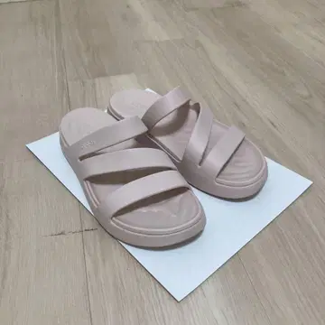 Crocs 핑크 스포츠 샌들