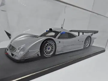 Spark 1/43 Mercedes CLR #5 LM1999
