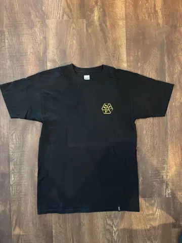 HUF 블랙 티셔츠 M 사이즈