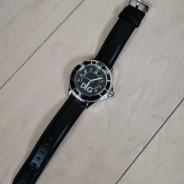 D&G 블랙 가죽 아날로그 손목시계