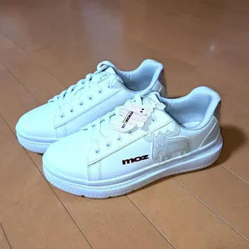 moz 스웨덴 로고 스니커즈