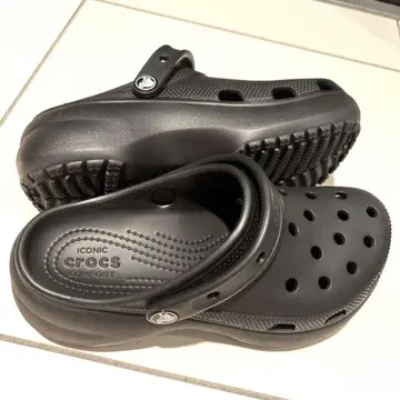 Crocs 블랙 클로그 샌들 2회 사용