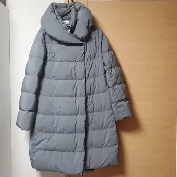 [새상품급] PLST 후드 부착 그레이 롱 다운 자켓 L
