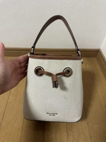 kate spade 화이트 버킷백
