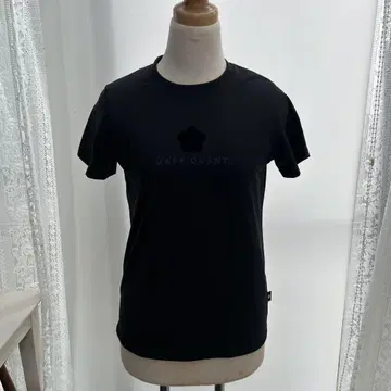 MARY QUANT 플라워 로고 티셔츠 블랙