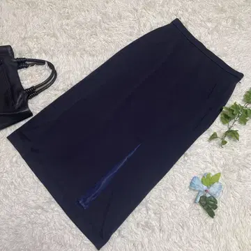 컨디션 최상 레오나르 롱 스커트 네이비 캉캉 소재 로고 자수 슬릿 2XL
