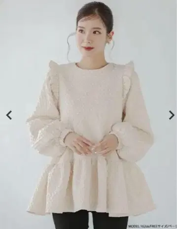 fitmore 핏모어 다이아 자카드 티어드 탑 [베이지]