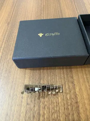 [ giraffe ] 넥타이핀 음표 블랙 넥타이