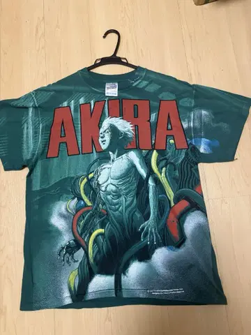 AKIRA 그래픽 티셔츠 그린