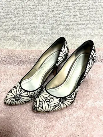 다이애나 꽃무늬 자수 펌프스 23.5cm
