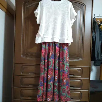 화이트 탑과 꽃무늬 롱 스커트 셋업 에스닉, 아프리카 패턴