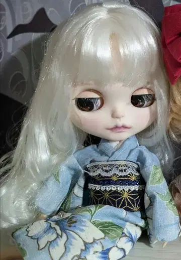 인형 본체 꽃무늬 기모노 인형