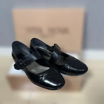 블랙 가죽 스트랩 신발 중고품