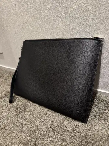 블랙 가죽 클러치백
