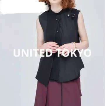 UNITED TOKYO 플레어 앙루트 슬리브리스 블라우스 (블랙)
