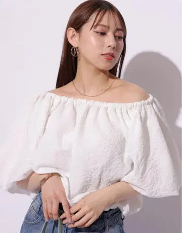 [새상품급] Mystrada 오프숄더 화이트 상의