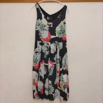 Paul Smith Black 플라워 프린트 슬리브리스 원피스