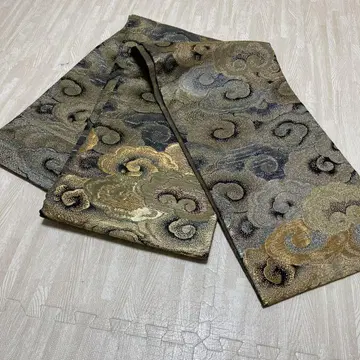 도쿄 마스이와야, 구름 무늬 오비
