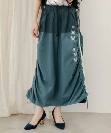 이즈스칼라 552213: 나비 패턴 사이드 개더 와셔 스커트