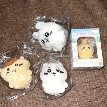 치이카와 앉은 봉제 인형,  토끼