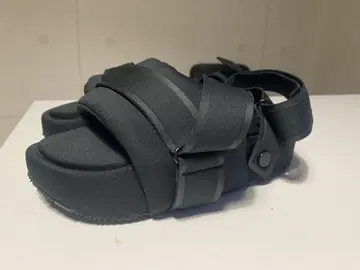 Y-3 블랙 샌들 스트랩 디자인