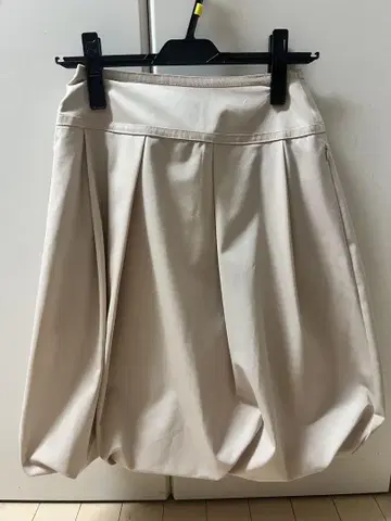 FOXEYNEWYORK 베이지 턱 벌룬 스커트