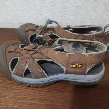 KEEN 아웃도어 샌들 브라운 25인치