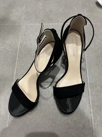 odette e odile 앵클 스트랩 샌들 블랙 23.5cm