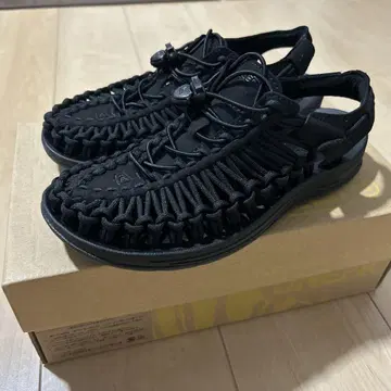 keen 킨 UNEEK 유니크 블랙 25cm