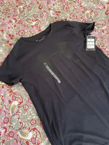 미사용 새상품 Under Armour 블랙 티셔츠