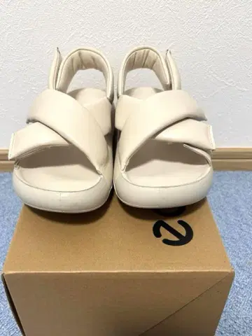 에코 ECCO COZMO PF 2-STRAP 베이지 샌들 22cm