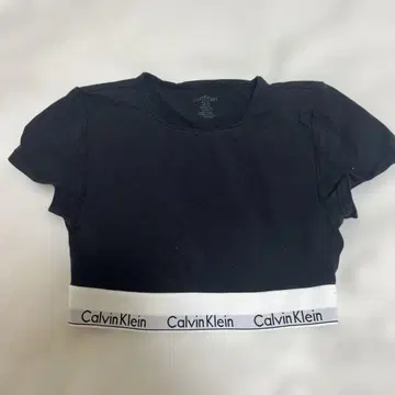 Calvin Klein 크롭 T셔츠 S 사이즈 블랙