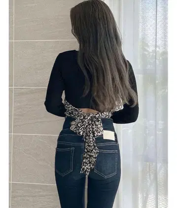 GYDA 레오파드 백 리본 긴팔