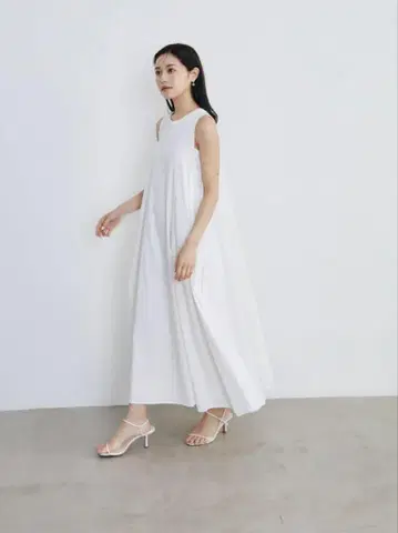 라우베블랑 페일리 자카드 파이핑 드레스