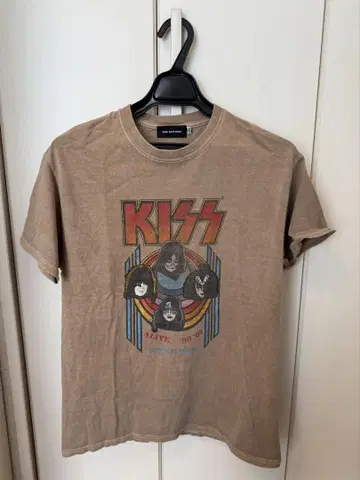 KISS 밴딩 티셔츠 베이지