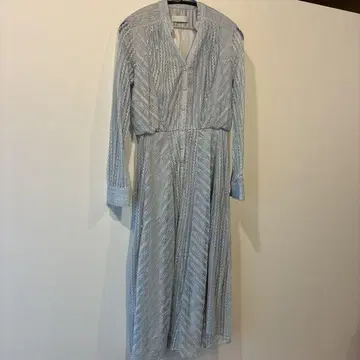 CILFORD 레이스 무늬 라이트 블루 원피스