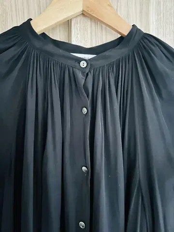 Eliopole 개더 블라우스 블랙 검정