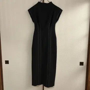 ZARA 블랙 슬리브리스 타이트 원피스