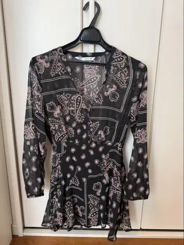 ZARA 플로럴 패턴 긴팔 미니 원피스