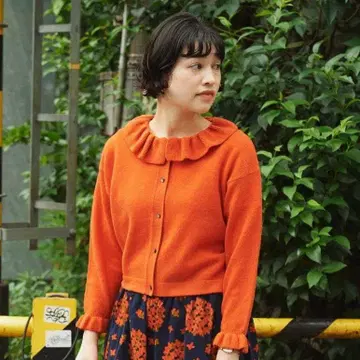 새상품급 뷔르데사봉 질롱 라무 가디건 오렌지 컬러 프릴