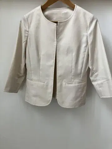 THE SUIT COMPANY she 노카라 자켓 아이보리