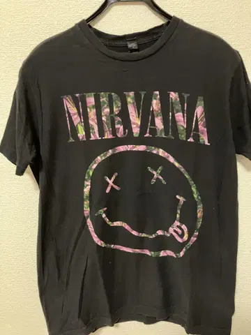 NIRVANA 카모플라쥬 스마일리 페이스 티셔츠