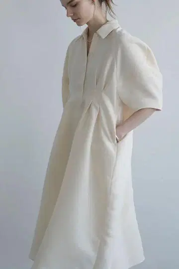 클레인 폼 슬리브 원피스