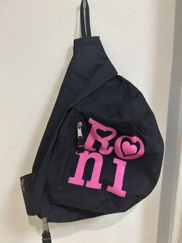 Roni 스릴링 백 슬링 백