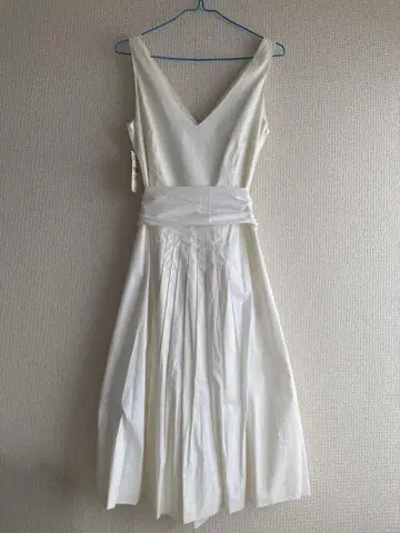 ZARA BASIC 자라 화이트 슬리브리스 드레스 V넥