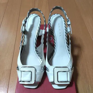 REGAL 화이트 버클 스트랩 샌들 22.5cm 일본제