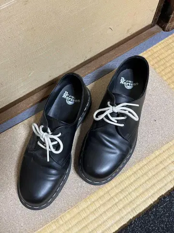 Dr. Martens The Original 블랙 가죽 로퍼