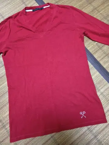 GOSTAR DE FUGA 빨간색 V넥 긴팔 티셔츠