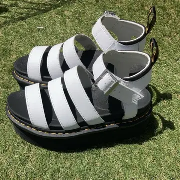 Dr. Martens 통굽 화이트 샌들 24.5cm