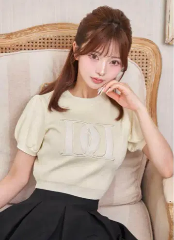 Darich 백 오픈 아플리케 니트탑